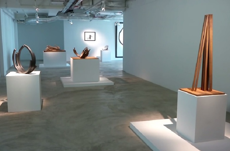 Bernar Venet : A Solo Exhibition at Art Plural Gallery